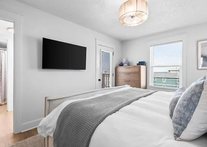 Beachfront Bliss At Sundial B3 3 Bedroom Sleeps 8 Holiday home *